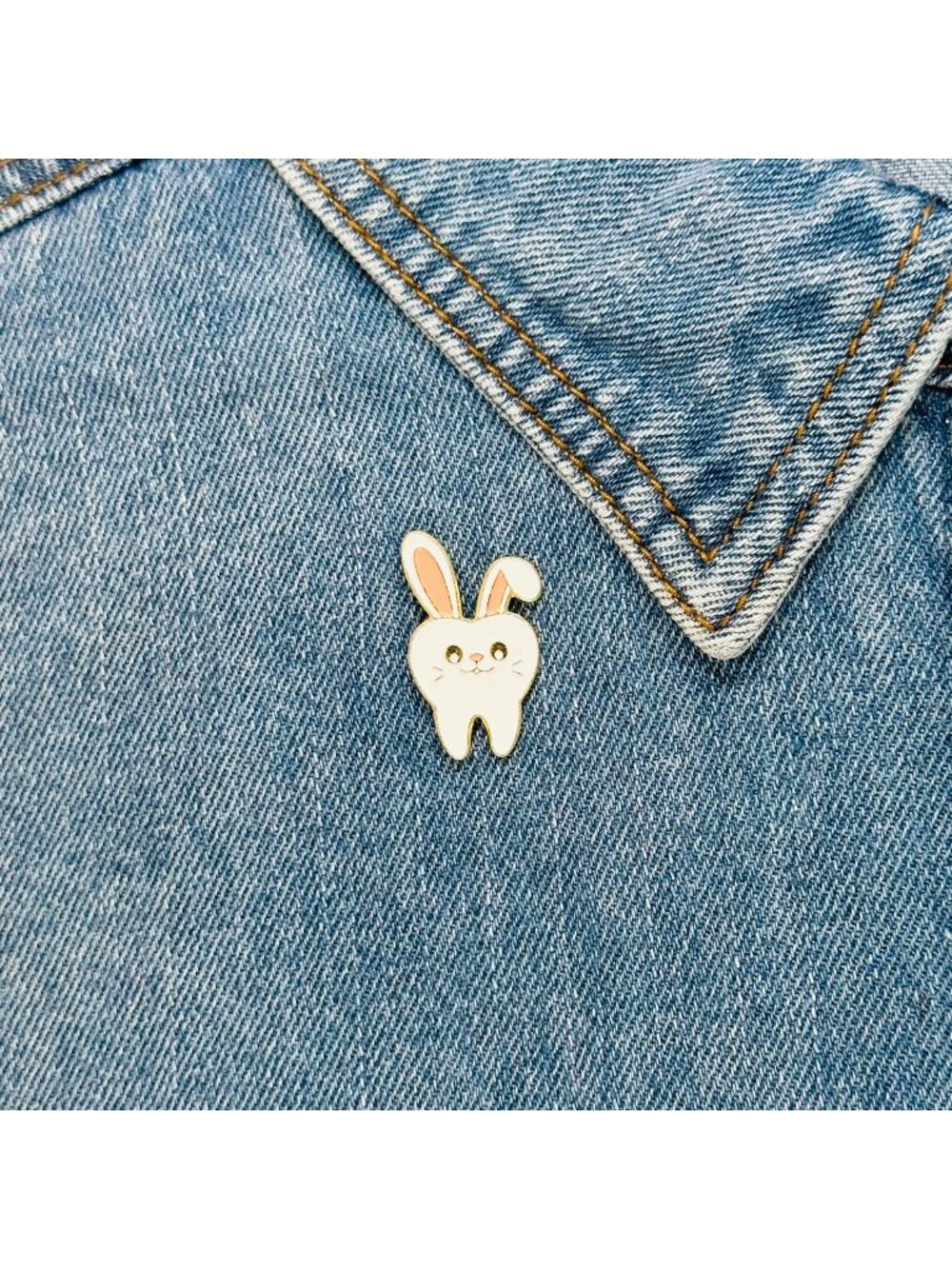 ⭐Enamel Pin Tooth Teeth Oral Health Cartoon Rabbit shaped Care Dentist Oz New⭐